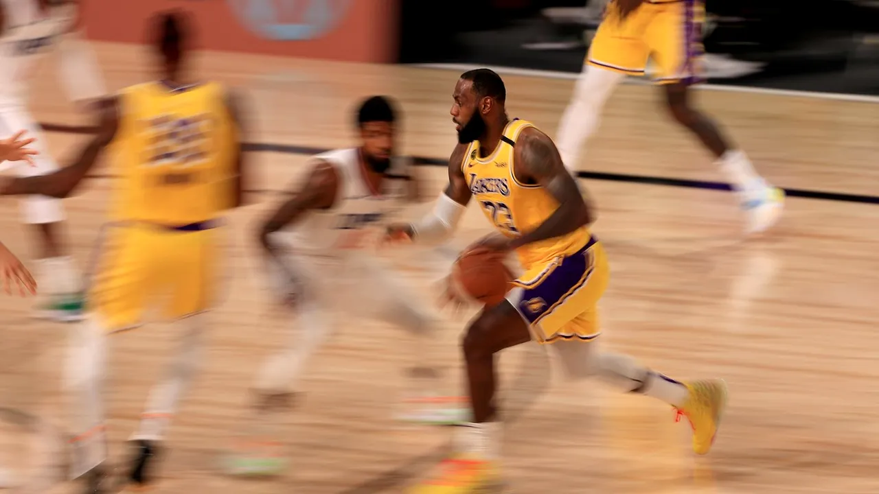 LeBron James și-a prelungit contractul cu Los Angeles Lakers pentru că își dorește să joace alături de fiul său. Salariu uriaș pentru starul american