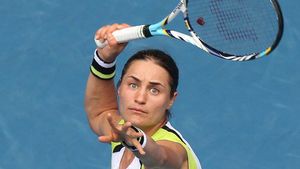 Niculescu a câștigat pentru al doilea an consecutiv duelul românesc de la US Open, cu Ana Bogdan. Monica o va întâlni pe Jennifer Brady în turul al treilea la US Open.  Sorana Cîrstea, învinsă de Jelena Ostapenko, 4-6, 4-6
