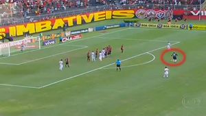 A împlinit 40 de ani, dar nu se oprește din marcat! VIDEO - Rogerio Ceni a înscris iar