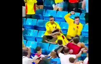 VIDEO Bataie între Darwin Núñez şi fanii columbieni. Jucătorul lui Liverpool a urcat în tribune şi a împărţit pumni