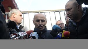 Copos se apără în scandalul "Plagiatul 2": "Proporția pasajelor din carte susceptibile de plagiat este de 2 %, o limită acceptabilă"