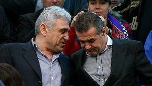 Giovanni Becali a dezvăluit cum l-a vindecat Gigi Becali de COVID-19: „A venit cu molotovurile lui! Stă lângă doctori și învață”