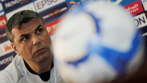 Arabii l-au pus pe Olăroiu într-o situație INCREDIBILĂ‚!** N-a mai pățit niciodată asta: nu știe de ce rezultat are nevoie în următorul meci! "Luați o decizie!!!"