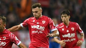 Dennis Politic a dat-o la pace cu Ovidiu Burcă, după ce a reacționat nervos când a fost schimbat în Dinamo - Farul: „Am fost supărat, dar nu îmi datorează nicio explicație”