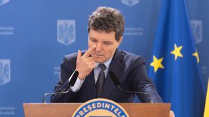 Milionarul cu pensie uriașă e impresionat de cum și-a făcut Nicușor Dan cărțile: „Cel mai tare om de pe pământ, ca un dictator”