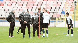 A venit ziua decontului! Reghecampf le-a răspuns contestatarilor: "Veniți și luați notițe!"