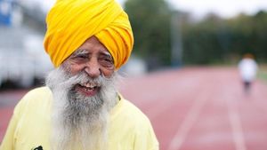 Fauja Singh, cel mai vârstnic maratonist** se retrage din activitate la 101 ani