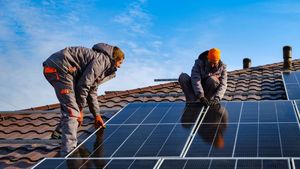 (P) Trecerea la energie verde: Impactul asupra economiei, mediului și societății
