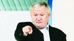 Porumboiu a TURBAT după Astra-CFR!** "Mă gândesc să mă retrag! Regret că am investit bani în mizeria de fotbal de la noi! Suntem carne de tun pentru Paszkany!"