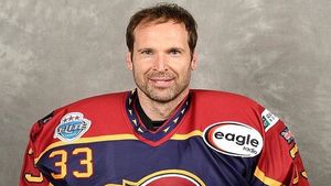 Petr Cech schimbă sportul, după 20 de ani. Fostul portar a semnat cu o echipă de hochei
