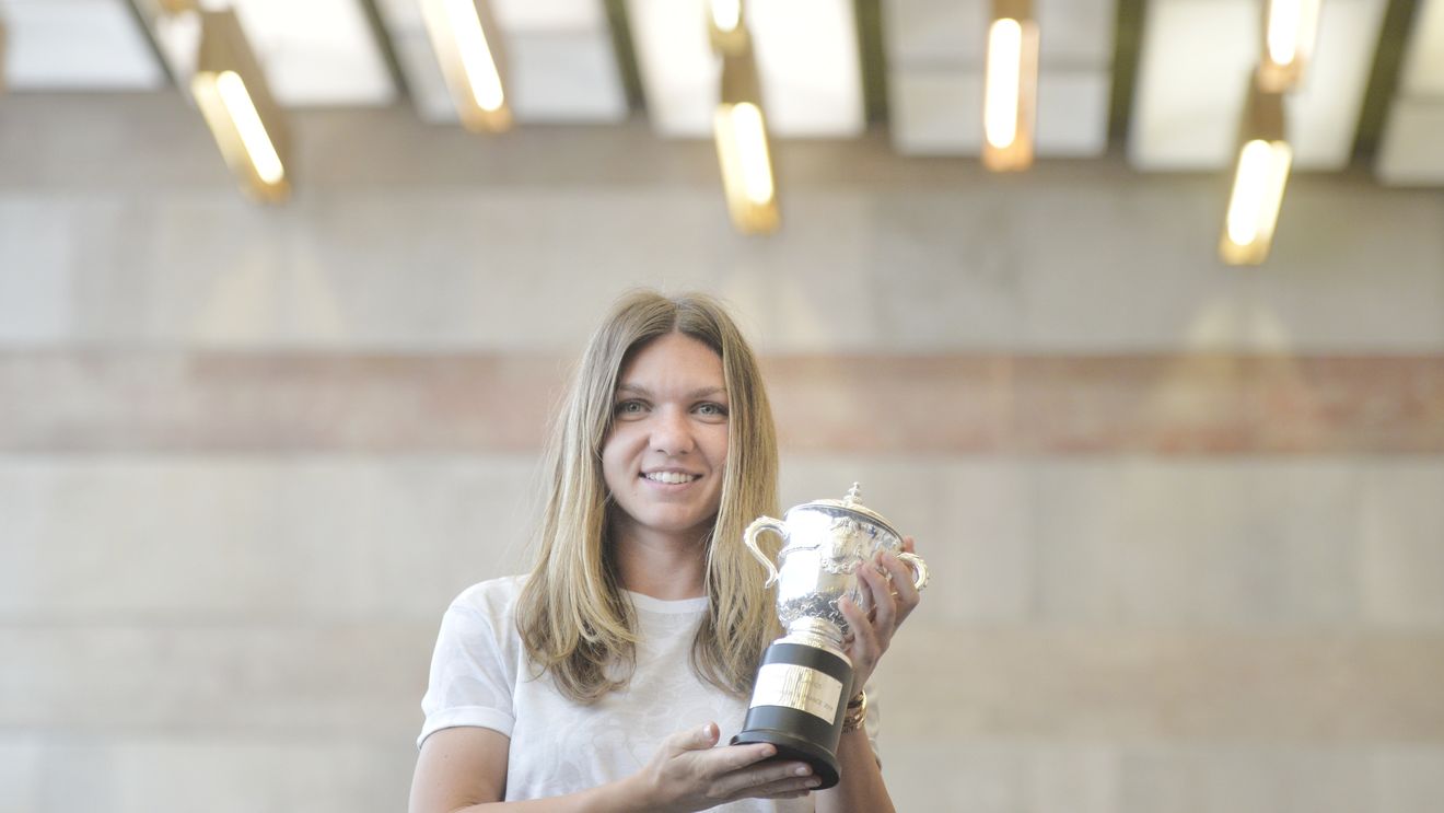 Unic în istoria Roland Garros! Simona Halep a dezvăluit "de departe cel mai frumos moment al vieții și carierei mele": "Rar îmi dau lacrimile pe teren, dar a fost ceva deosebit"