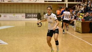 Vâlcea, la un pas de a încheia pe podium anul 2017. La echipă a debutat o nouă jucătoare, despre care selecționerul Ambros Martin a dat asigurări că este "o afacere excelentă"