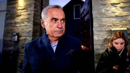 Călin Georgescu, apariție surpriză la meci. A venit fără bodyguarzi