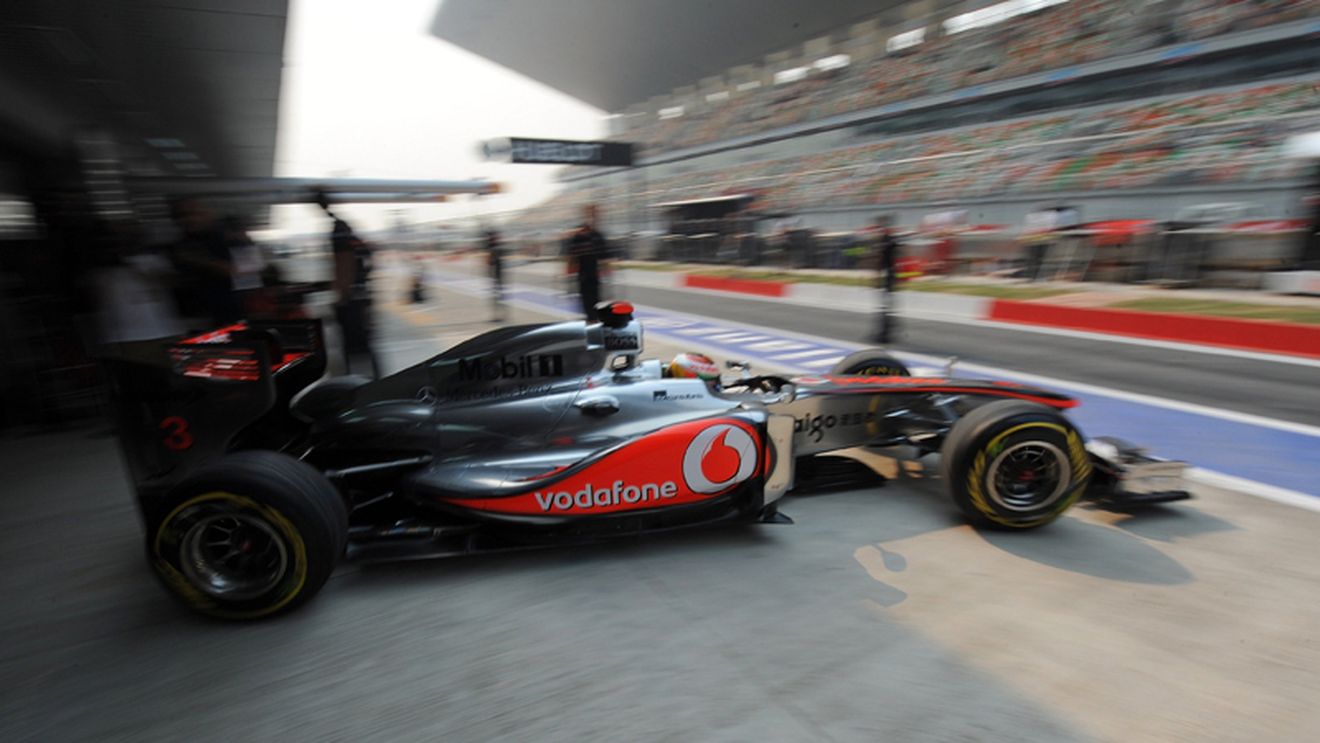 Hamilton și Perez, penalizați cu trei locuri pe grila de start la GP-ul Indiei!