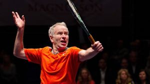 McEnroe: "Halep a încercat să păstreze nivelul ridicat, dar e greu să faci asta cu atâtea greșeli." Davenport: "Se pare că Simona a rămas fără energie emoțională" 