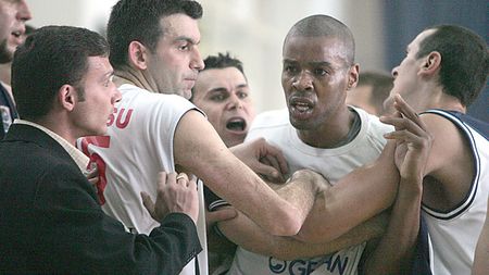 Bătaie la Dinamo!
