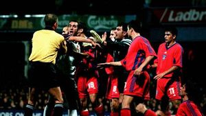 DECLARAȚIA ZILEI | A jucat în dubla de vis Steaua - West Ham United. "Era nebun! În vestiar, înaintea meciurilor, vorbea cu picioarele lui!"