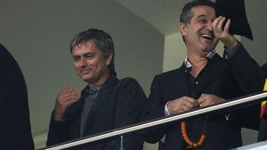 Ce NEBUNIE! Becali: "Jose Mourinho vine să-i vadă pe Cristi Tănase și pe Vlad Chiricheș!** Ce, n-au față de Real?" La ce meci este anunțat lusitanul