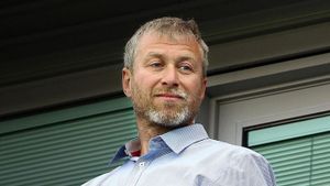 Cutremur la Moscova: oligarhul Roman Abramovici și negociatorii ucraineni pentru pace ar fi fost otrăviți! Detalii despre ce au pățit aceștia în Kiev