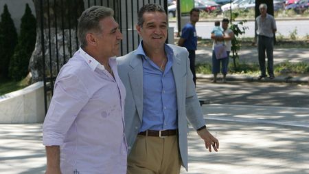 "Steaua nu mai are nevoie de întăriri!** Numai antrenorii fricoși cer dubluri pe posturi"