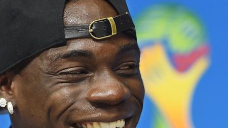 Episoade din cariera lui Balotelli și "calitățile" italianului. Presa din Anglia jubilează la revenirea lui "Super Mario" în Premier League