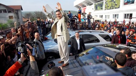 Gigi Becali își bagă fetele în afaceri. Theodora Becali a primit 50% dintr-o companie care trebuie să primească despăgubiri de 71 de milioane de euro de la ANRP