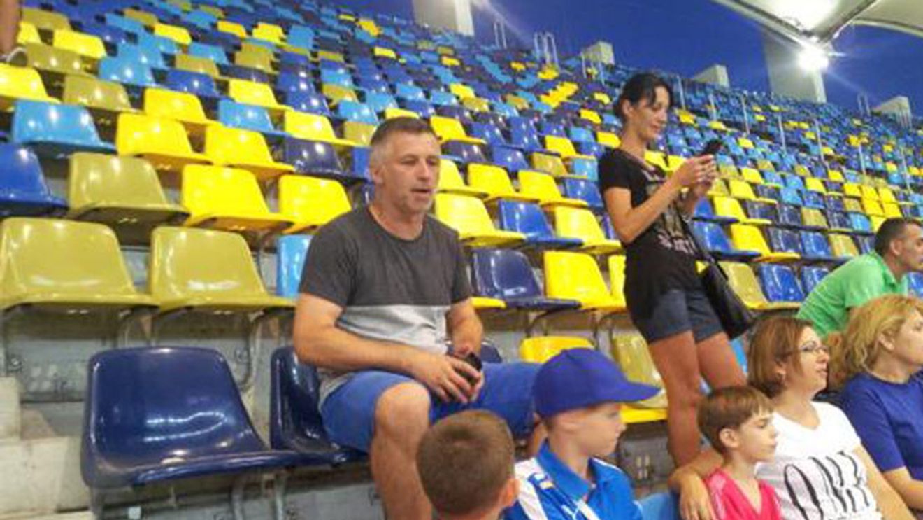 ATUNCI ȘI ACUM | Recunoști personajul din imagine? Cine a asistat la meciul Steaua - CFR Cluj 1-1