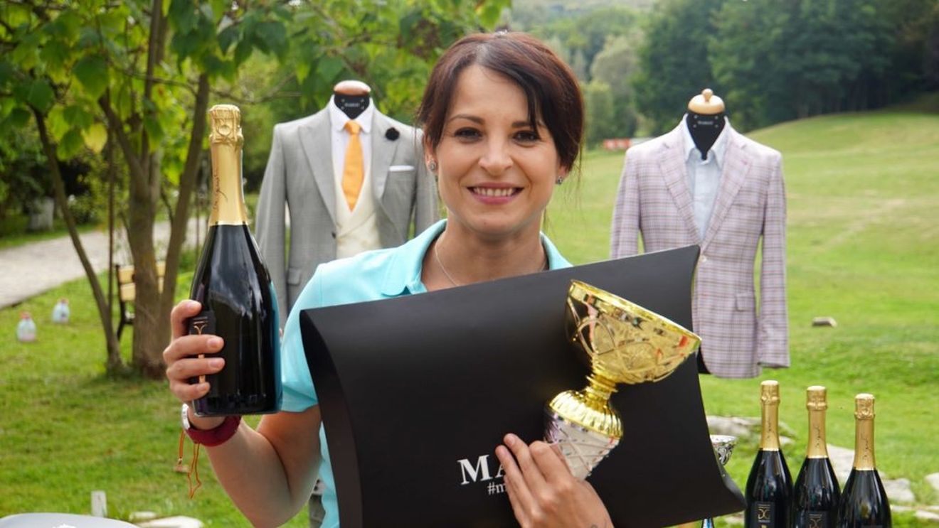 Corina Ungureanu iubește golful. Fosta mare gimnastă și-a etalat precizia și echilibrul la a unsprezecea ediție a Cupei Academiei de Golf „Demis Papillon". Cine a fost marea câștigătoare