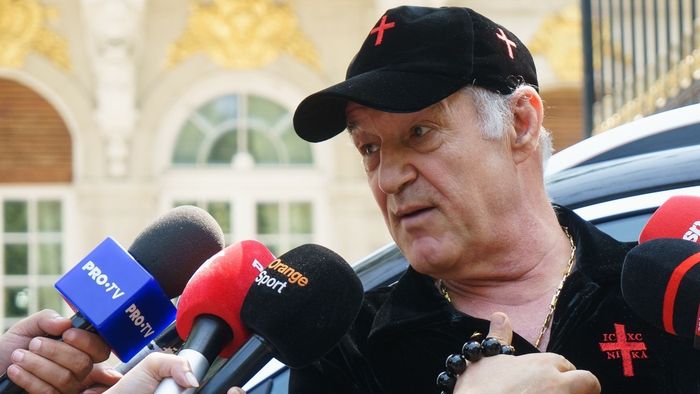„Facem pachete”. Gigi Becali știe cum ia 4.000.000 de euro de la români