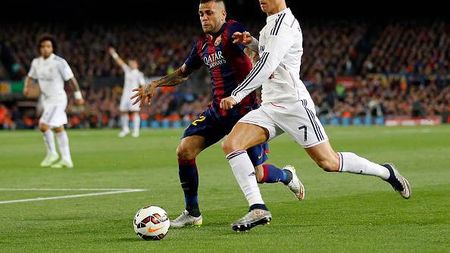 Dani Alves face acuze dure la adresa conducerii BarÃ§ei: "Nu știu cum să se poarte cu jucătorii". Brazilianul vorbește și despre scandalul cu Ronaldo: "A fost o manipulare"