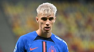 „Eşti nebun la cap?!". Gigi Becali l-a desființat pe Tavi Popescu