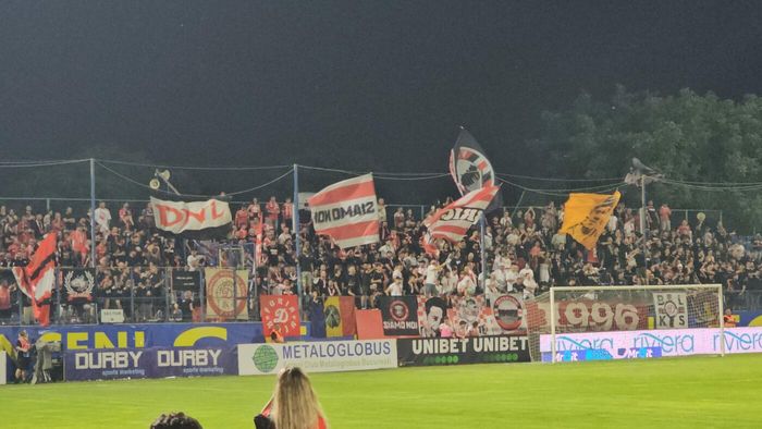 Ultraşii lui Dinamo, război cu cei de la CSA Steaua şi injurii la adresa lui Ion Iliescu