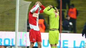 VIDEO** Răzbunarea steliștilor! Tricoul lui Alexe a fost ars la meciul cu Poli!