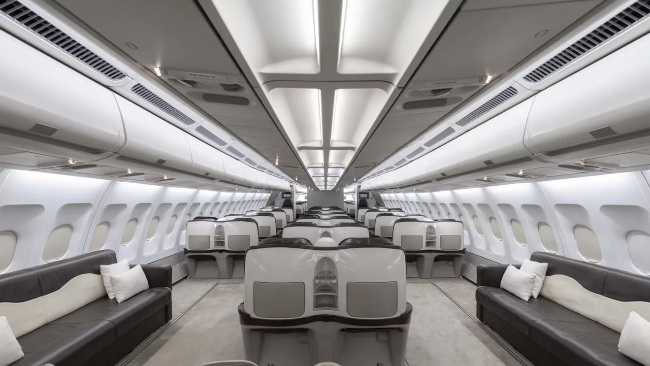 Așa arată un Airbus de 350.000.000 de euro, cu 100 de paturi, în care sunt plimbați fotbaliștii