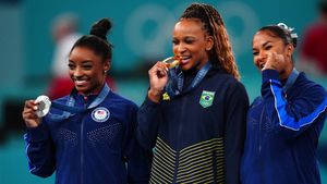 A „furat” medalia româncei, dar americanca Jordan Chiles nu a avut nicio remușcare. A făcut un gest despre care vorbește toată lumea, alături de Simone Biles, la festivitatea de premiere