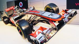 McLaren dă startul lansărilor!** Constructorul britanic a dezvelit noul monopost MP4-27: "E fantastic"
