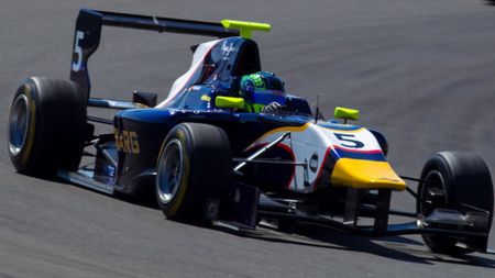 Prima victorie în GP3! Robert Vișoiu s-a impus la Valencia!
