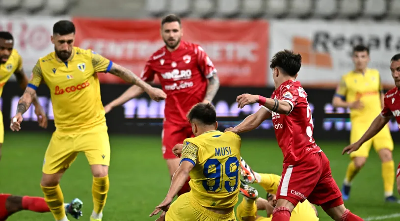 Scandal monstru în Dinamo - Petrolul cu o fază VAR care a durat 10 minute! Feşnic a îngropat echipa lui Kopic cu un penalty controversat la un duel Amzăr - Musi