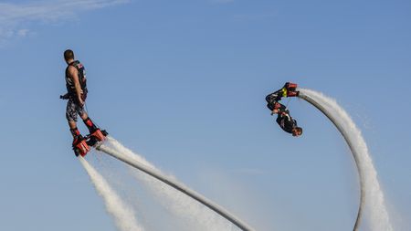 Franky Zapata a reușit să traverseze Canalul Mânecii pe flyboard