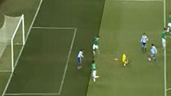 FOTO **Primul gol al lui Tevez, înscris din ofsaid, a fost validat de Rosetti