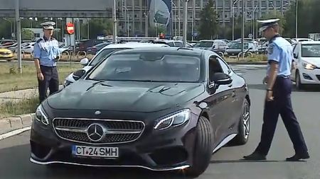 Moment "altfel" pentru Halep, imediat după plecarea de la Otopeni. VIDEO | Simona a fost trasă pe dreapta de Poliția Română. Ce mesaj a primit