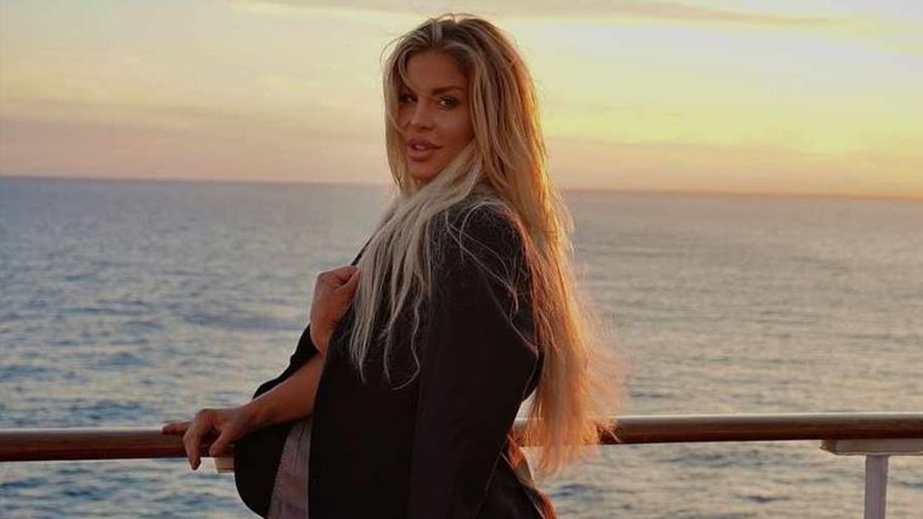 E una dintre cele mai frumoase femei și participă la „Power Slap”. Cum își antrenează maxilarul pentru lovituri. GALERIE FOTO