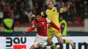 Pițurcă, cu ochii pe Steaua. Îl "trimite" pe Luchin în Ghencea și spune că Lemnaru "are probleme cu personalitatea". Ce crede despre dubla cu Aktobe