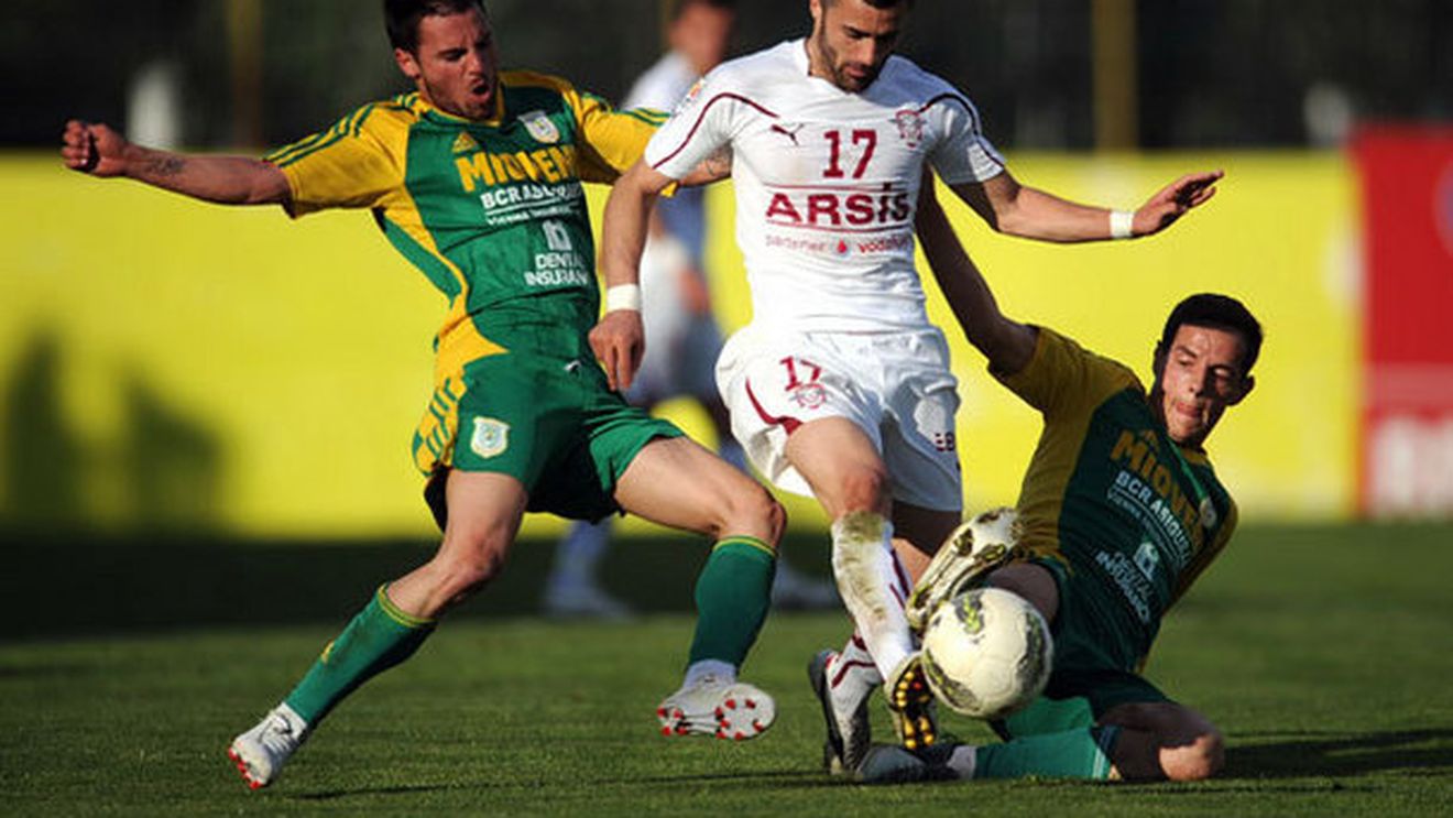 George Copos a acuzat prezența unor "valize", argeșenii se apară:** "Nu ne-a motivat financiar Steaua sau altcineva"