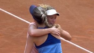 Faza zilei la turneul WTA de la Cluj! Trei fani străini i-au făcut o surpriză incredibilă jucătoarei care a eliminat-o pe Irina Bara | VIDEO EXCLUSIV