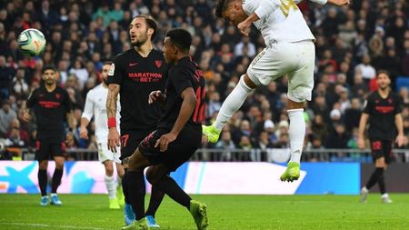 Casemiro, la prima dublă pentru Real Madrid! Zidane a bătut-o cu emoții pe Sevilla și e lider în La Liga. Trei goluri în repriza secundă