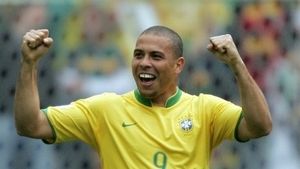 Coșmarul care îl urmărește pe "adevăratul Ronaldo": "Tipul ăsta încă mai joacă?":)** Cine îi dă insomnii brazilianului și îi poate depăși recordul