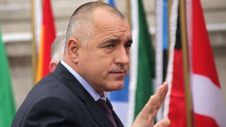 Asta chiar e tare!** La 52 de ani, prim-ministrul Bulgariei se bate cu Berbatov și Petrov pentru titlul de fotbalistul bulgar al anului 2011 :)