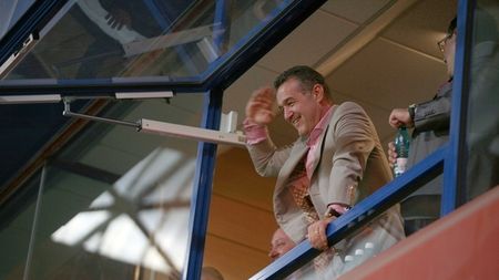 Becali: "N'Doye e cel mai bun din țară! Ce să caute la Steaua?":))