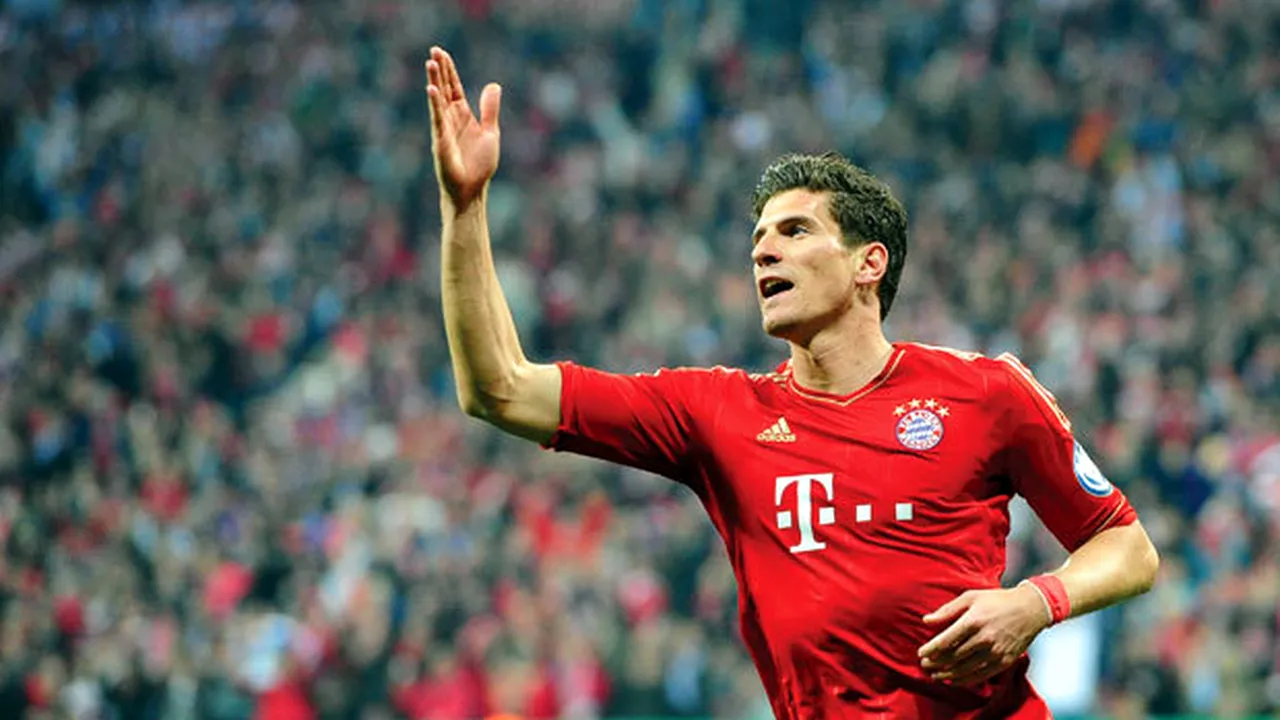 Șase atingeri pentru un hat-trick!** Mario Gomez a marcat trei goluri în șase minute în victoria lui Bayern din semifinalele Cupei Germaniei, 6-1 cu Wolfsburg